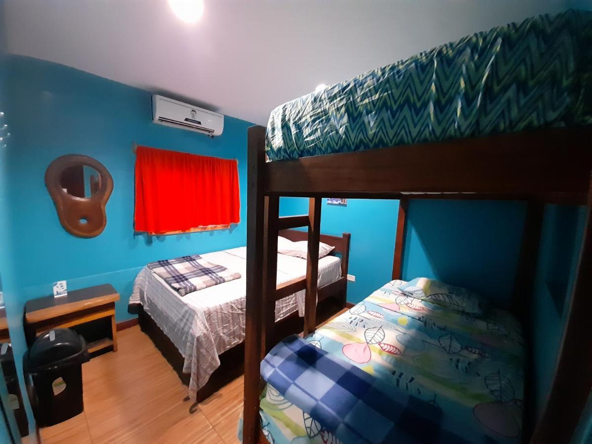 Coral Reef Surf Hostel And Camp Тамариндо Экстерьер фото