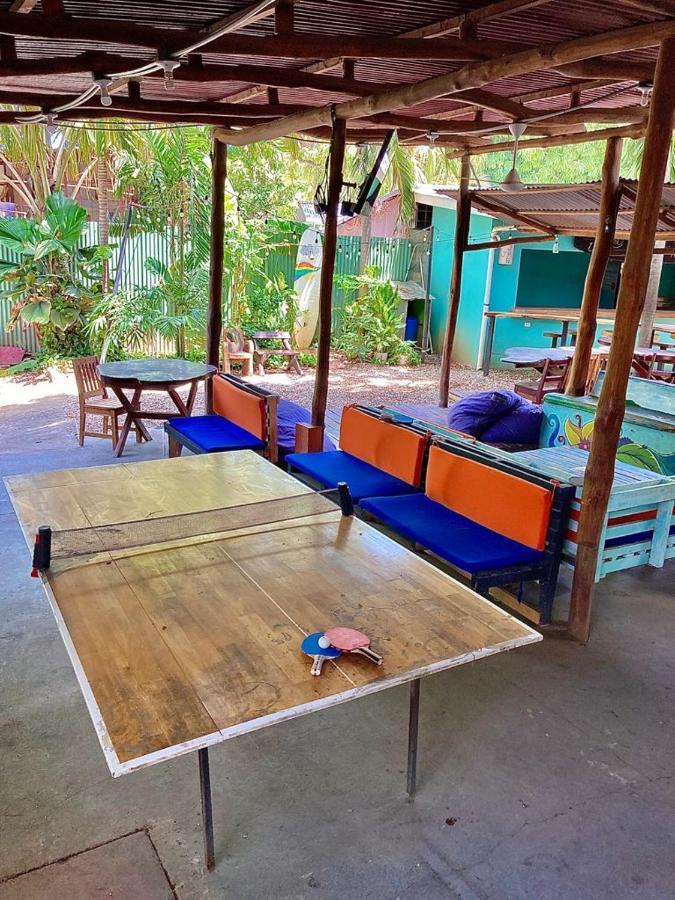 Coral Reef Surf Hostel And Camp Тамариндо Экстерьер фото