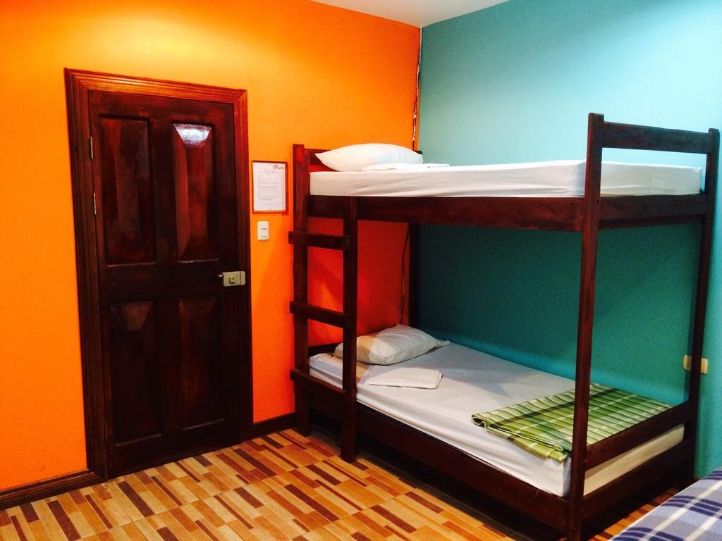 Coral Reef Surf Hostel And Camp Тамариндо Номер фото