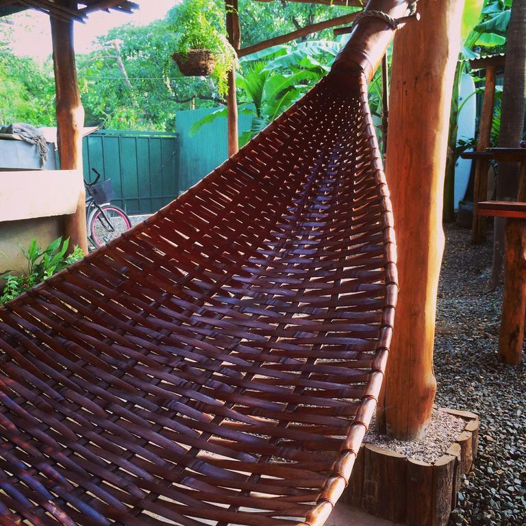 Coral Reef Surf Hostel And Camp Тамариндо Экстерьер фото